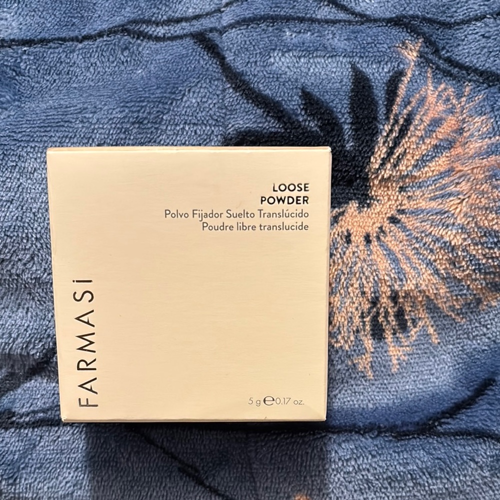 Farmasi Translucent Loose Powder in Cream Box